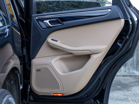 Used 2021 Porsche Macan image 46