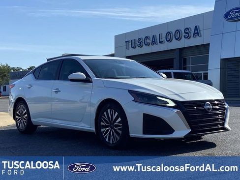 Used 2024 Nissan Altima 2.5 SV w/ SV Premium Package FWD image 1