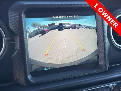 Used 2022 Jeep Wrangler Unlimited Sahara image 3