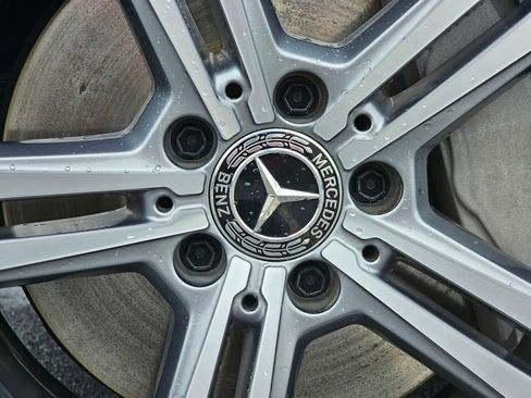 Used 2022 Mercedes-Benz GLC 300 image 11