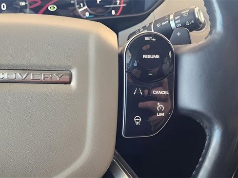 Used 2020 Land Rover Discovery Landmark image 34