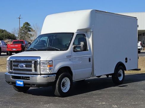 Used 2019 Ford E-350 and Econoline 350 Super Duty w/ Power Windows & Locks Group image 4