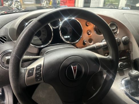 Used 2007 Pontiac Solstice Convertible w/ Convenience Package image 17