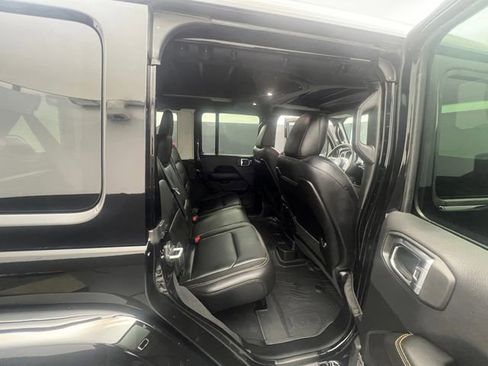 Used 2025 Jeep Wrangler Sahara image 51