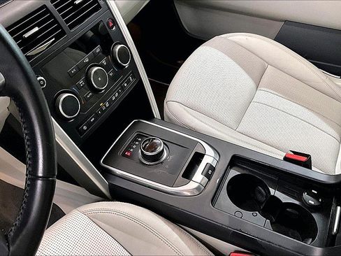 Used 2018 Land Rover Discovery Sport HSE image 14