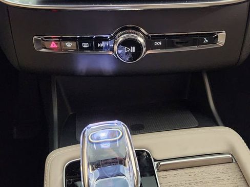 New 2026 Volvo XC90 T8 Ultra w/ Protection Package Premier AWD/4WD image 19