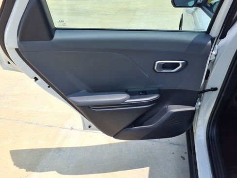 Used 2025 Kia K4 FWD image 16