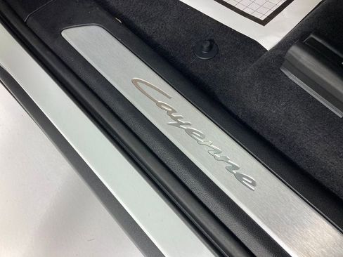 Certified 2024 Porsche Cayenne image 6