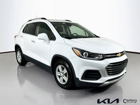 Used 2020 Chevrolet Trax LT w/ Driver Confidence Package image 3
