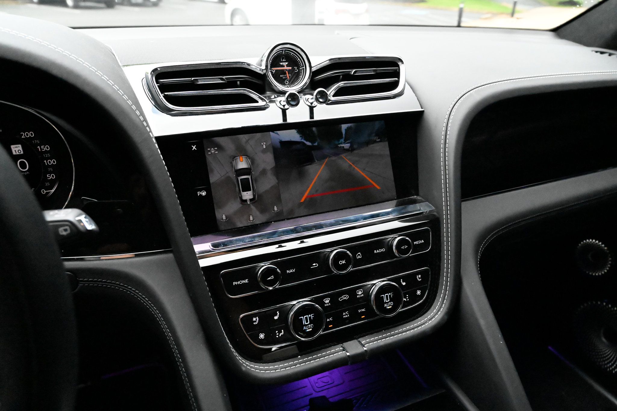 Used 2025 Bentley Bentayga AWD/4WD image 28