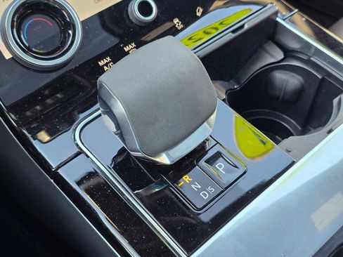 Used 2021 Land Rover Range Rover Velar R-Dynamic S image 33