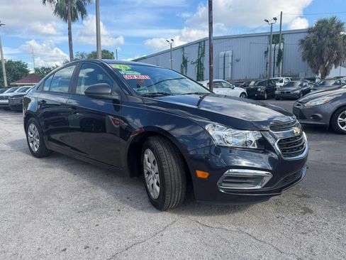 Used 2015 Chevrolet Cruze LS FWD image 3