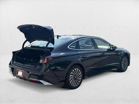 New 2025 Hyundai Sonata Limited image 2