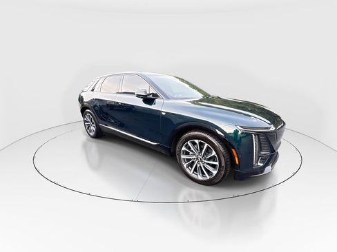 Used 2024 Cadillac Lyriq Sport AWD/4WD image 2