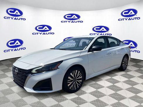 Used 2025 Nissan Altima 2.5 SV FWD image 10