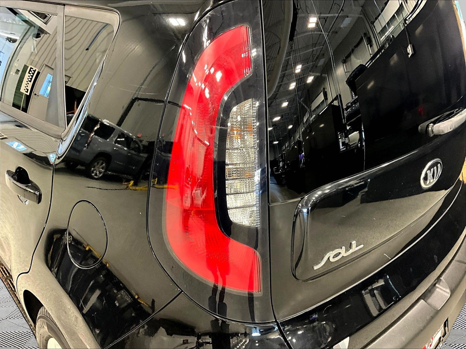Used 2016 Kia Soul FWD image 22