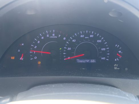 Used 2011 Toyota Camry LE w/ LE Extra-Value Pkg image 2