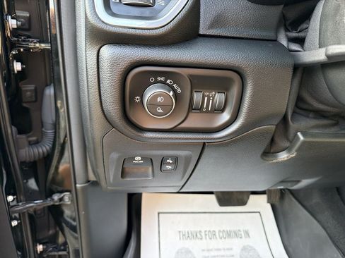 Used 2019 RAM 1500 Laramie AWD/4WD image 17