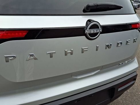 Used 2024 Nissan Pathfinder SV AWD/4WD image 30
