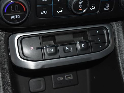 Used 2023 GMC Acadia SLE FWD image 16