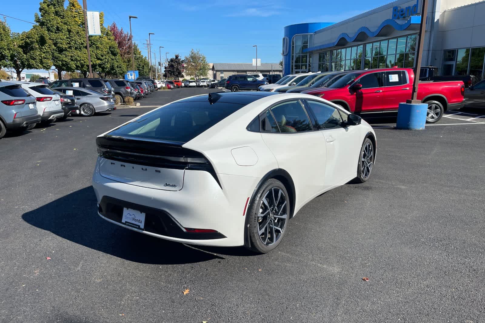 Used 2025 Toyota Prius Plug-In Hybrid FWD image 5