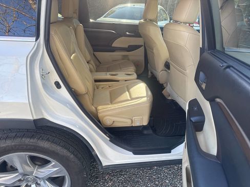 Used 2015 Toyota Highlander Limited image 21