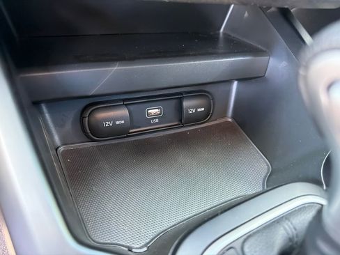 Used 2023 Kia Soul LX w/ LX Technology Package FWD image 28