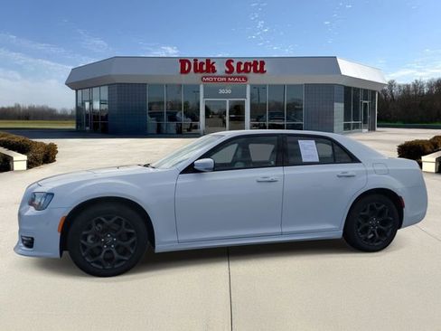 Used 2023 Chrysler 300 Touring L w/ Popular Equipment Group AWD/4WD image 4