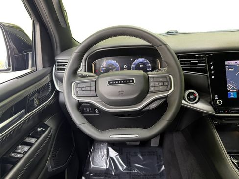 Used 2024 Jeep Wagoneer Series II AWD/4WD image 12