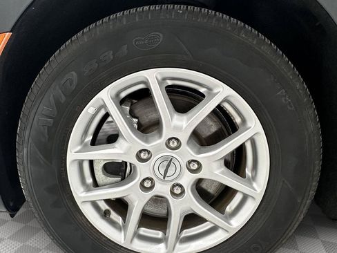 Used 2024 Chrysler Pacifica Touring-L FWD image 24
