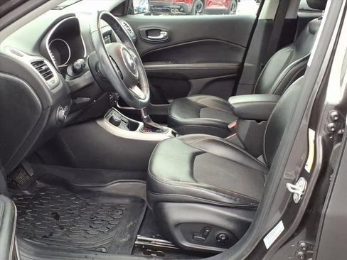 Used 2018 Jeep Compass Latitude w/ Popular Equipment Group image 10