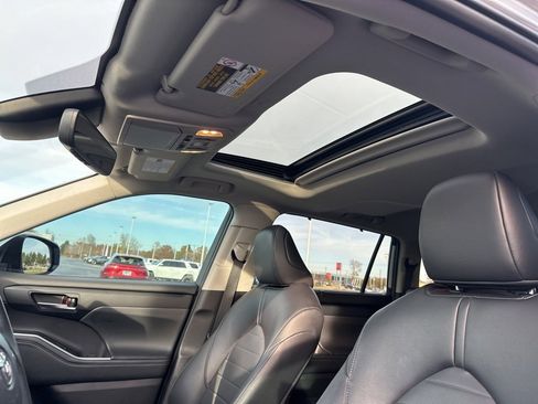 Certified 2023 Toyota Highlander XLE image 27