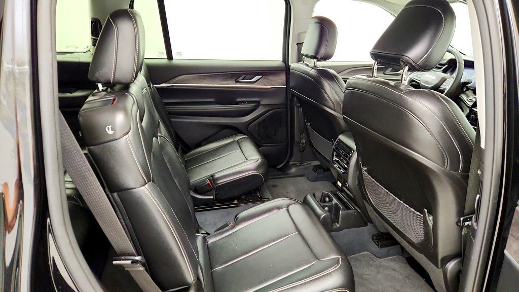 Used 2023 Jeep Grand Cherokee L Limited AWD/4WD image 23