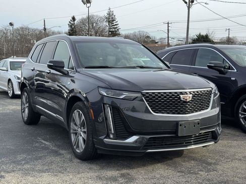 Used 2022 Cadillac XT6 Premium Luxury image 4