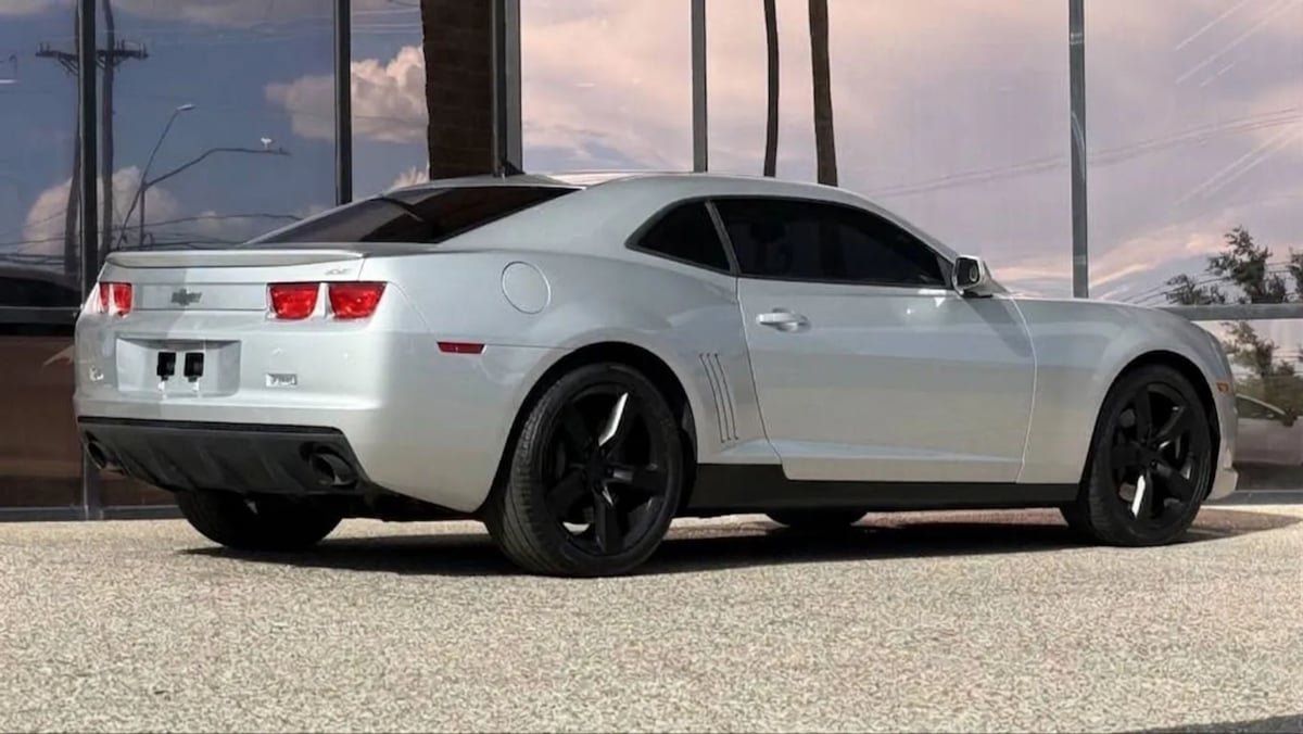 Used 2011 Chevrolet Camaro SS RWD image 11