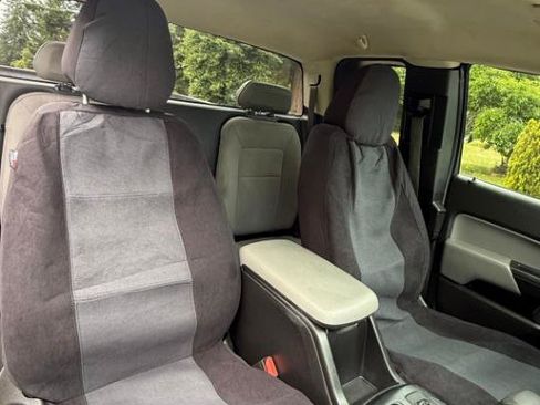 Used 2019 Chevrolet Colorado W/T w/ WT Convenience Package RWD image 8