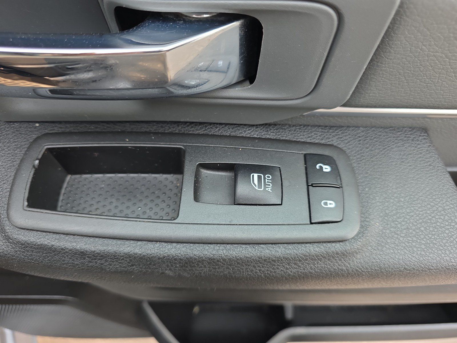 Used 2022 RAM 1500 Classic SLT w/ Protection Group AWD/4WD image 13
