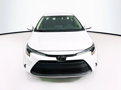Used 2024 Toyota Corolla LE FWD image 2