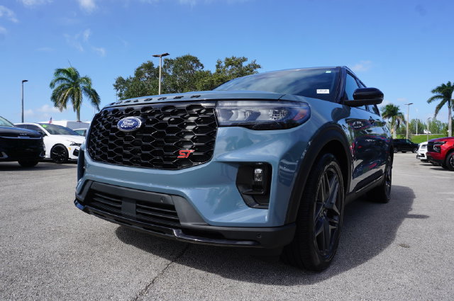 Used 2025 Ford Explorer ST w/ Sun And Sound Package AWD/4WD image 23