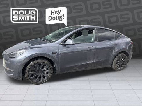 Used 2023 Tesla Model Y Long Range AWD/4WD image 1