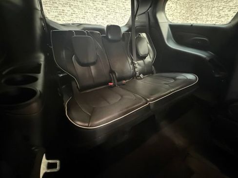 Used 2022 Chrysler Pacifica Limited w/ Uconnect Theater Family Group FWD image 14