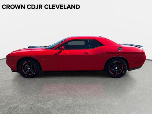 Used 2016 Dodge Challenger R/T RWD image 7