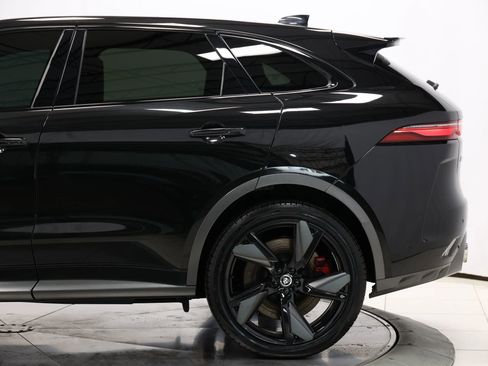 Used 2021 Jaguar F-PACE SVR image 9