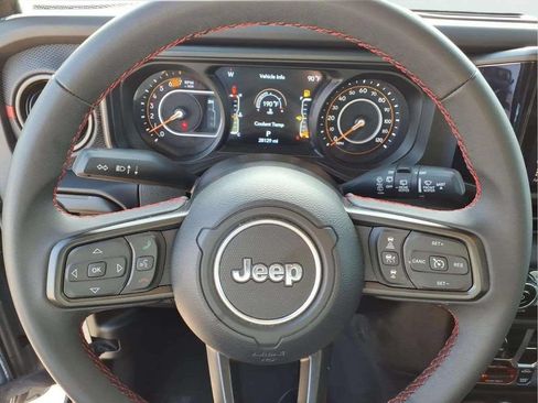 Used 2025 Jeep Wrangler Unlimited Rubicon AWD/4WD image 15