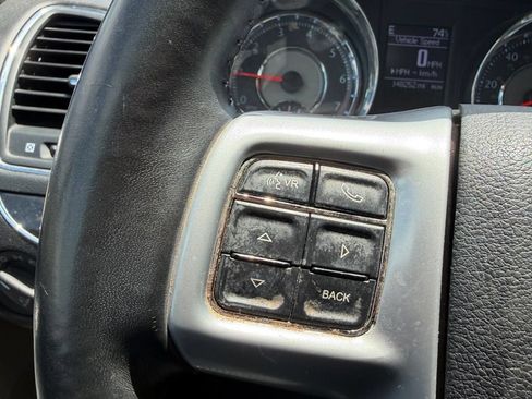 Used 2013 Chrysler Town & Country Touring FWD image 18