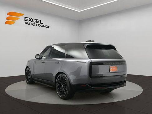 Used 2024 Land Rover Range Rover SE image 3