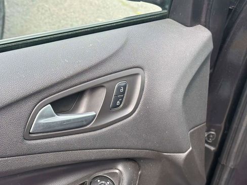 Used 2017 Ford Escape SE w/ Equipment Group 201A FWD image 17