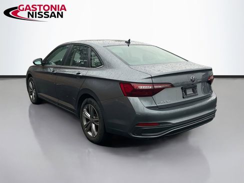 Used 2024 Volkswagen Jetta SE image 6