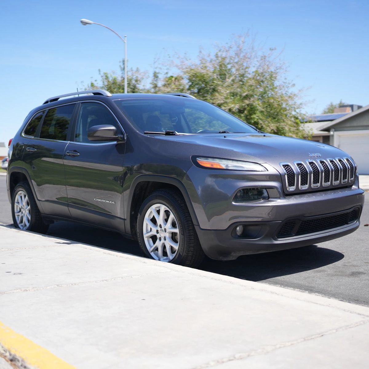 Used 2016 Jeep Cherokee Latitude w/ Comfort & Sound Group FWD image 18