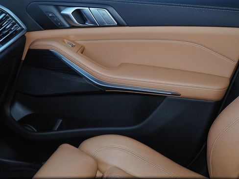 Used 2022 BMW X7 xDrive40i w/ M Sport Package image 30